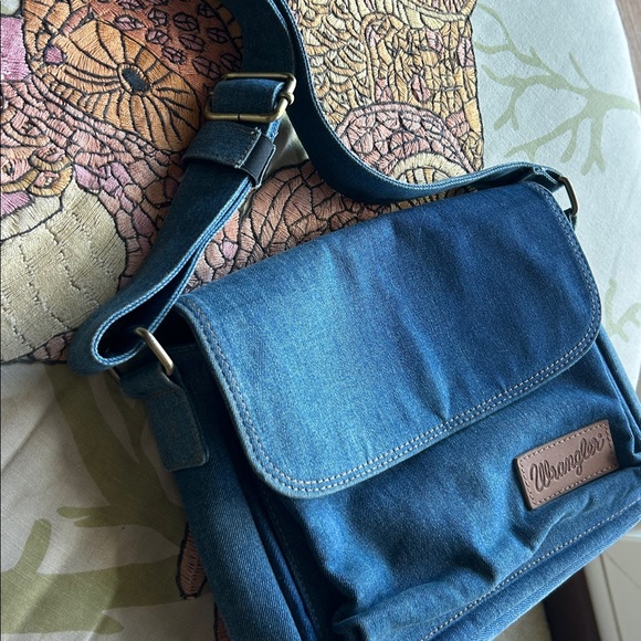 Wrangler Blue Denim Messenger Bag - Picture 4 of 12